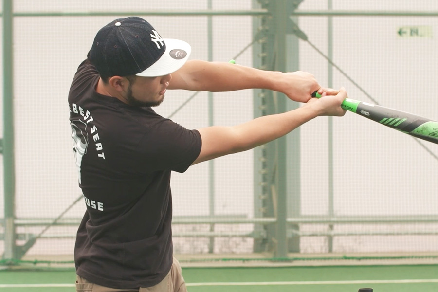 「ストップヒッティング」を実演する菊池タクト氏【写真：編集部】