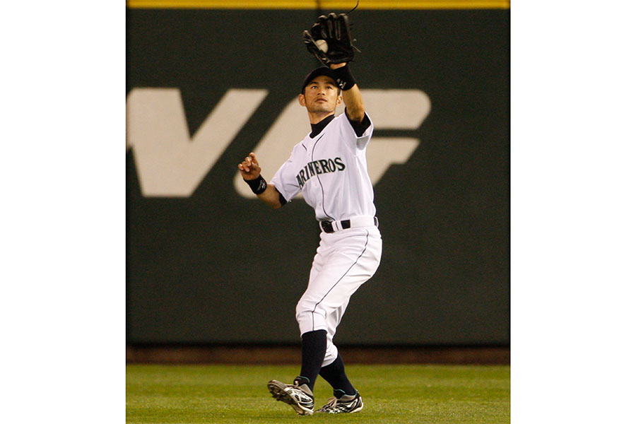 マリナーズ時代のイチロー氏の守備【写真：アフロ】