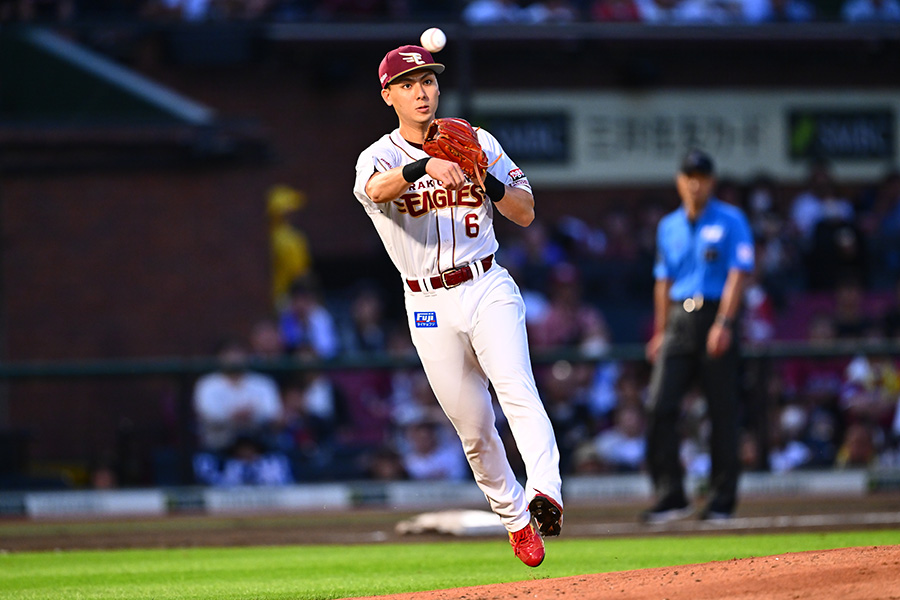 楽天・村林一輝【写真：古川剛伊】