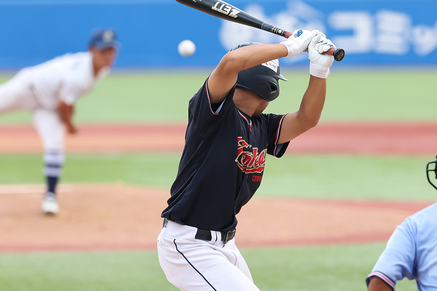 投球にタイミングを合わせる練習法とは（写真はイメージ）