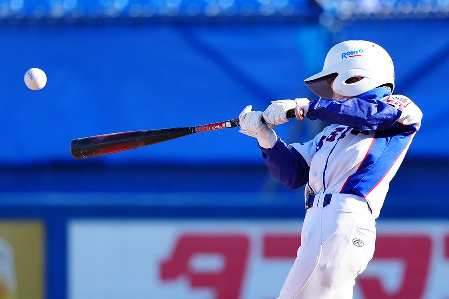 高めの球を遠くに飛ばせる練習法とは（写真はイメージ）