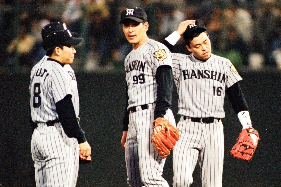 1992年、阪神時代の中込伸氏（中央）【写真提供：産経新聞社】