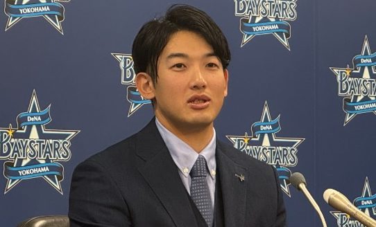 契約更改後の会見応じたDeNA・山本祐大【写真：町田利衣】