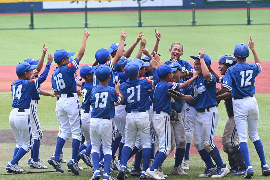 マクドナルド・トーナメントで優勝を収めた長曽根ストロングス【写真：フィールドフォース提供】