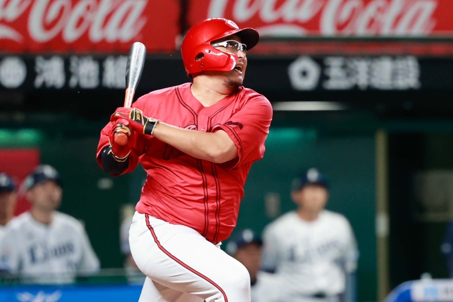 オイシックスで選手兼任コーチに就任する松山竜平【写真：小池義弘】