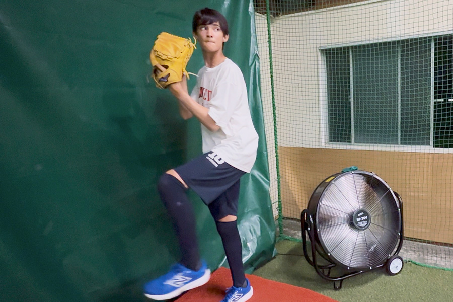 関メディベースボール学院の投球練習の様子【写真：編集部】