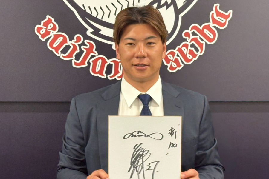 契約更改後、取材に応じた西武・炭谷銀仁朗【写真：宮脇広久】