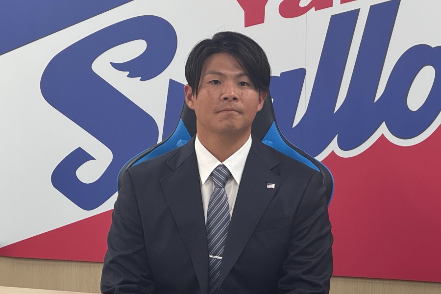 契約更改後、取材に応じたヤクルト・清水昇【写真：町田利衣】