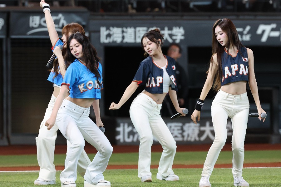 日韓OB戦でパフォーマンスした「MADEIN S」【写真提供：産経新聞社】