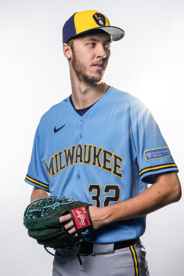 発表されたブルワーズの新ユニホーム【写真：MLB公式Xより】