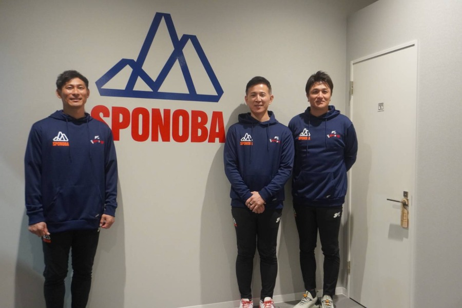 都内のイベントに参加した荻野貴司氏、木村匡宏社長、高橋由伸氏（左から）【写真：尾辻剛】