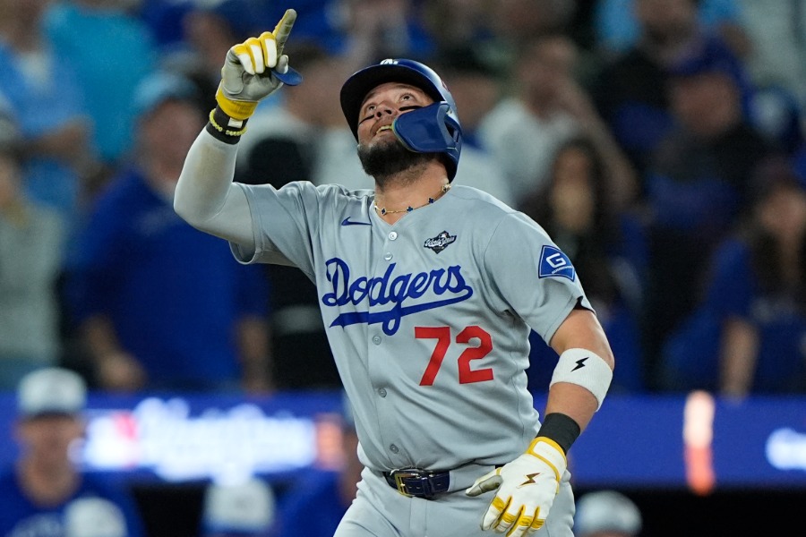 ドジャースと再契約をしたミゲル・ロハス【写真：ロイター】