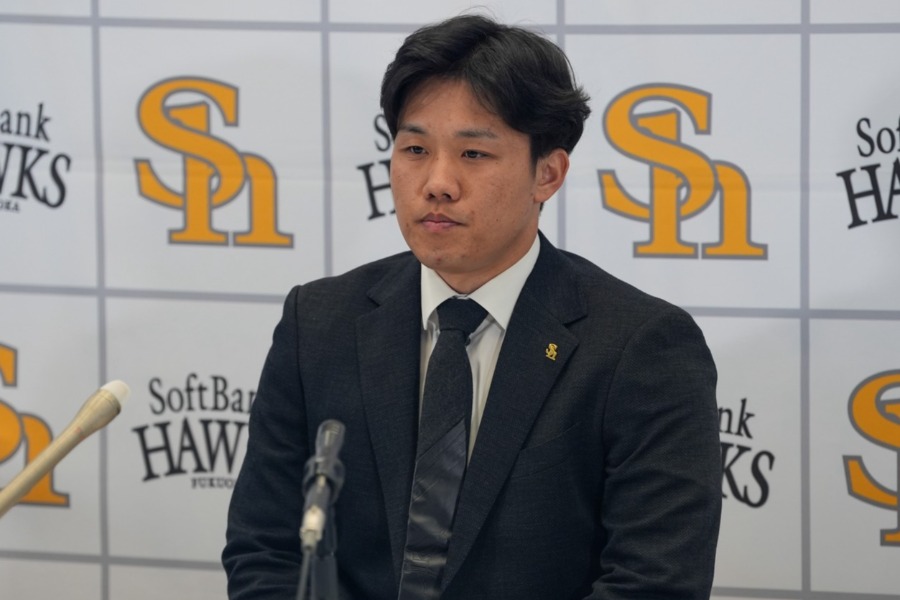 契約更改後に取材に応じたソフトバンク・海野隆司【写真:森大樹】