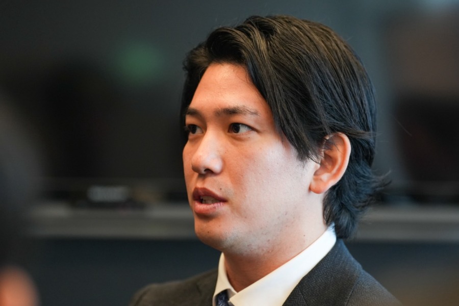 契約更改後に取材に応じたソフトバンク・栗原陵矢【写真：森大樹】
