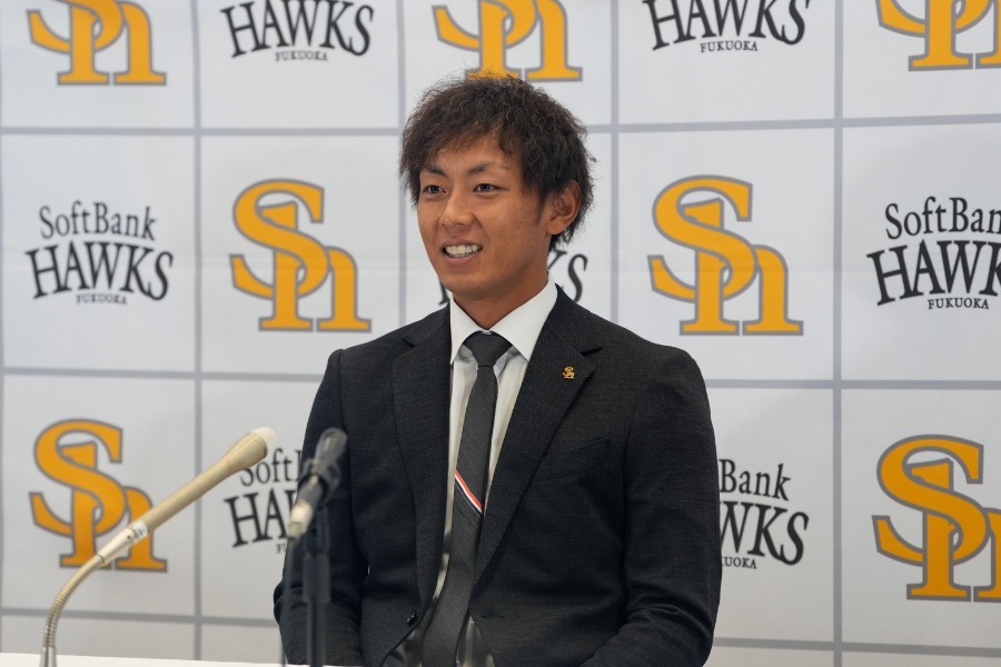 契約更改後、会見に出席したソフトバンク・今宮健太【写真:森大樹】