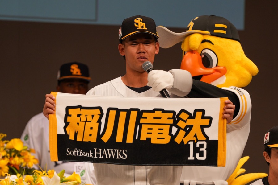 新入団会見に参加したソフトバンク・稲川竜汰【写真：森大樹】
