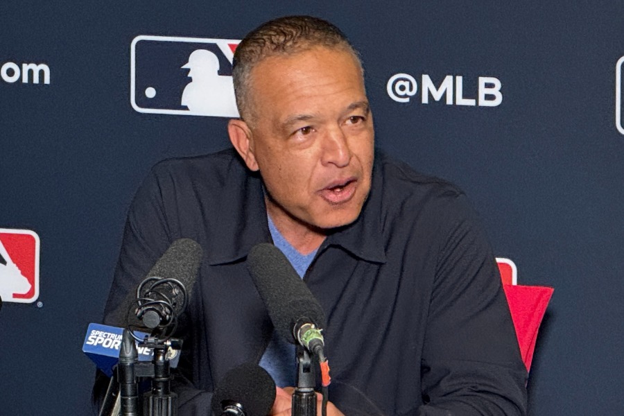 取材に応じるドジャースのデーブ・ロバーツ監督【写真:佐藤直子】