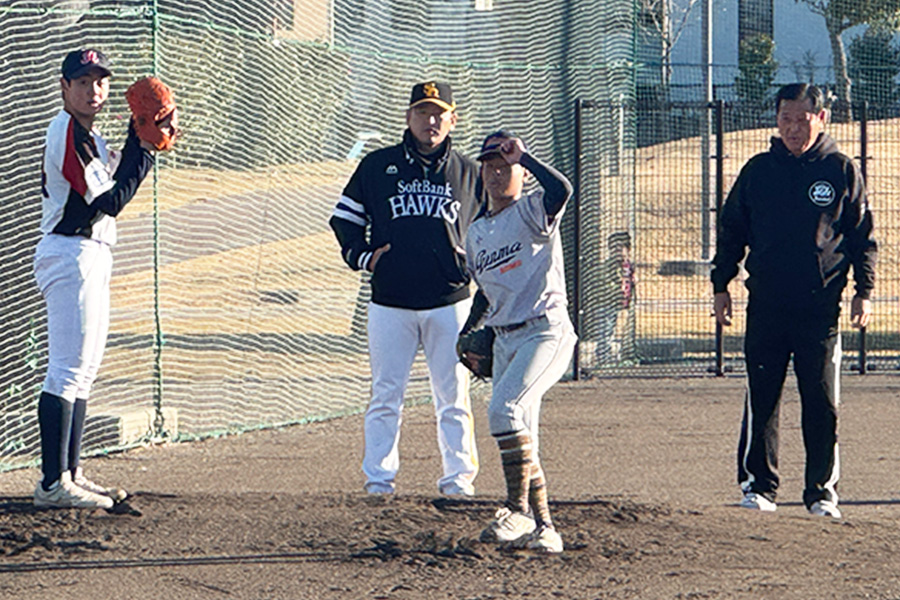 河原井氏の下には今も多くの元プロOBが足を運ぶ【写真:佐藤直子】