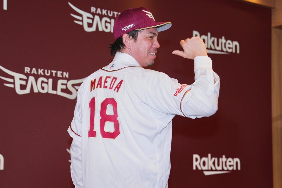 入団会見に出席した楽天・前田健太【写真:小林靖】