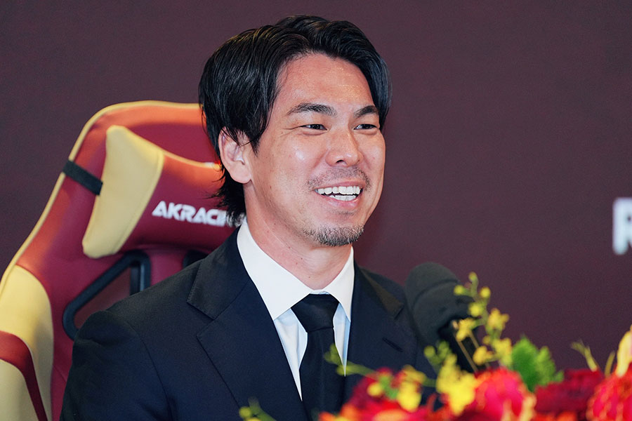 楽天入団会見に出席した前田健太【写真:小林靖】