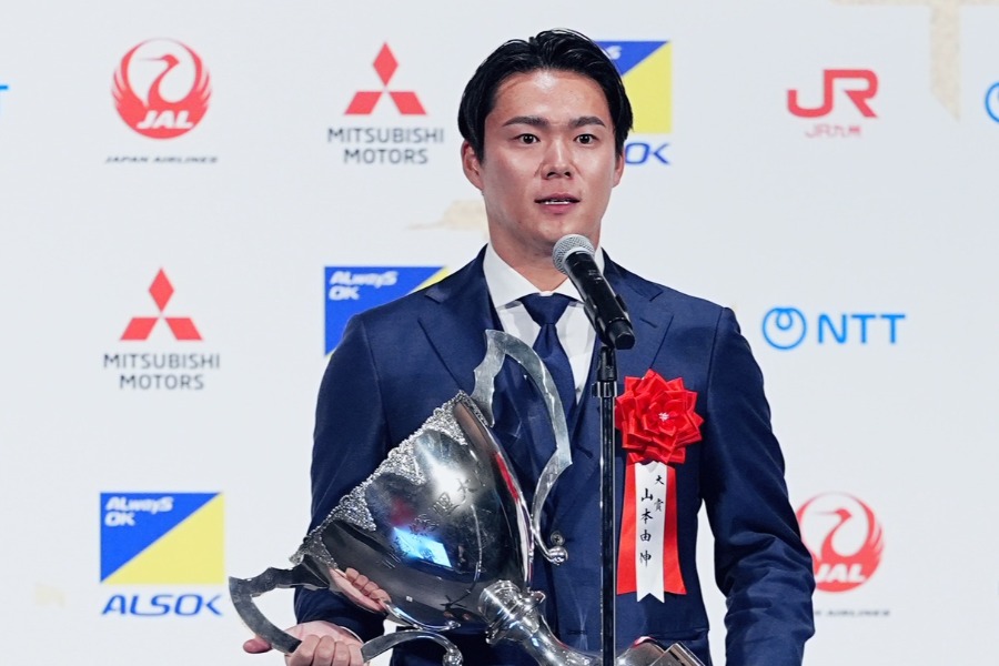日本プロスポーツ大賞を初受賞に出席したドジャース・山本由伸【写真：小林靖】