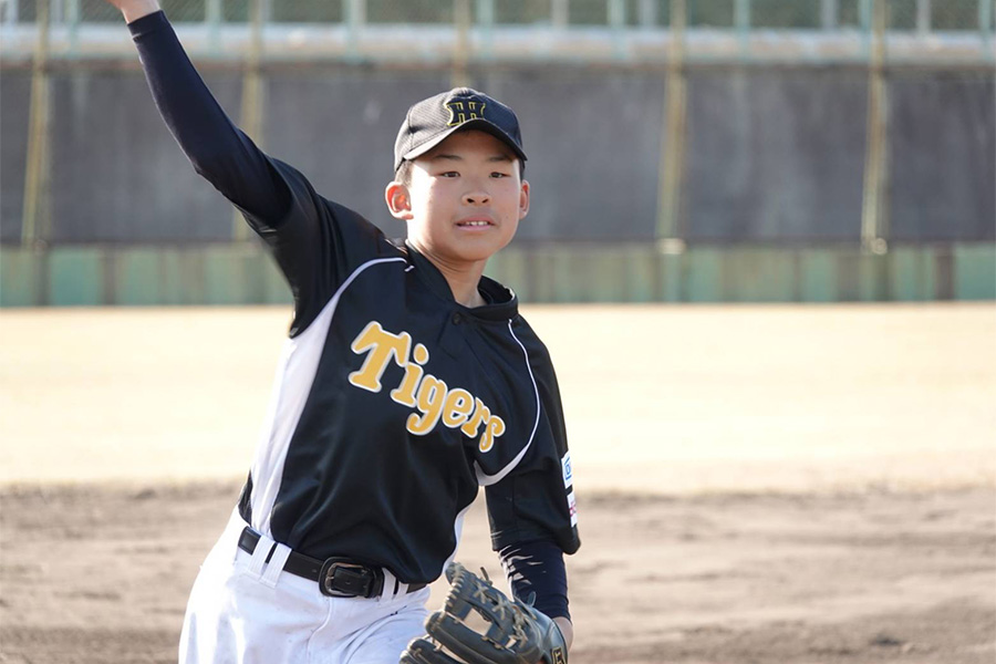 憧れのユニホームを着て投打での活躍を期す【写真：橋本健吾】