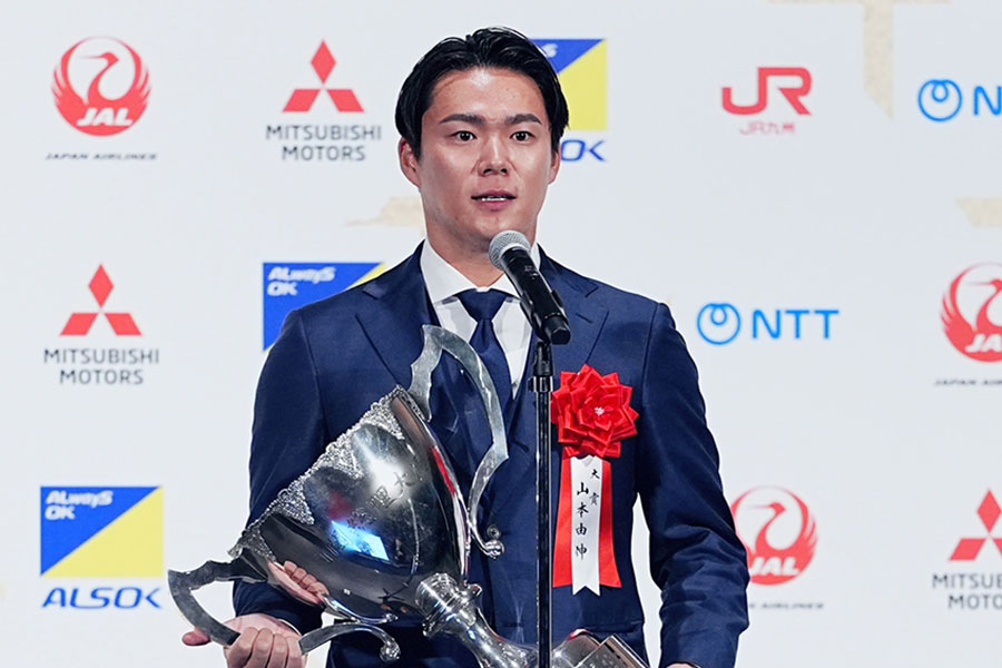 日本プロスポーツ大賞を初受賞したドジャース・山本由伸【写真:小林靖】