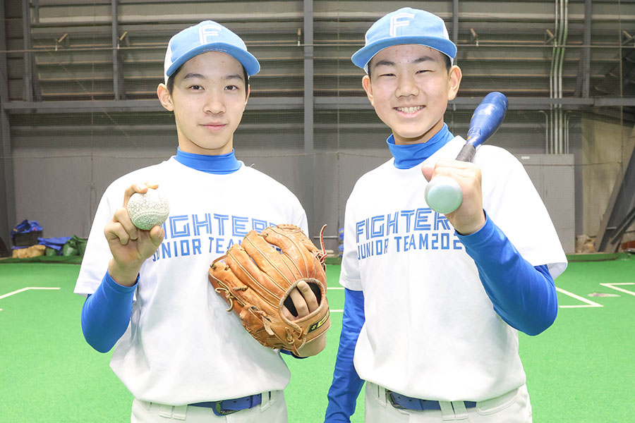 投打のキーマン・岩野崇來（左）と樋口【写真：石川加奈子】