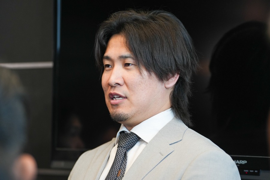 契約更改交渉後に取材に応じたソフトバンク・杉山一樹【写真：森大樹】