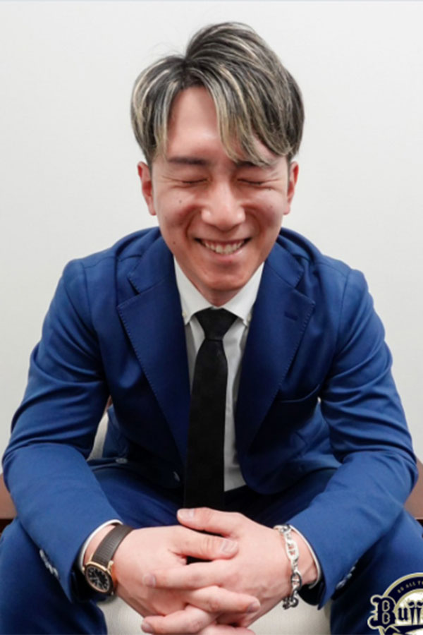 スーツを着用したオリックス・西川龍馬（画像は公式インスタグラムより）