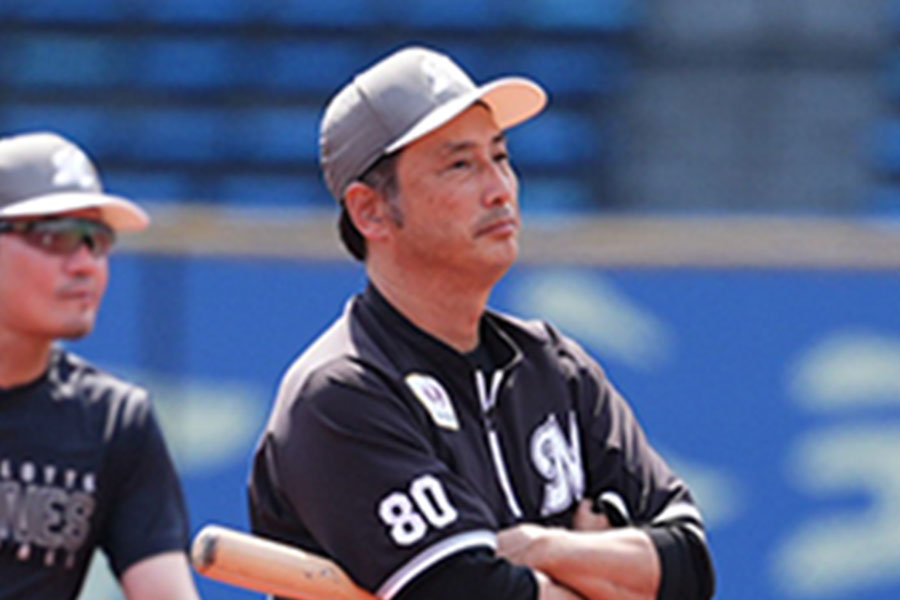 ロッテコーチ時代の大塚明氏【写真：小林靖】