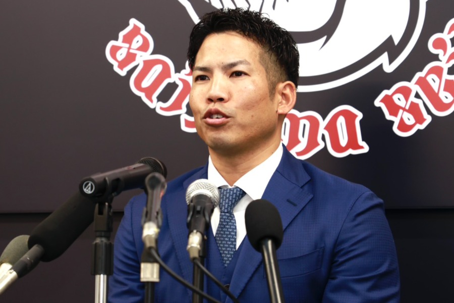 入団会見に臨んだ西武・桑原将志【写真：小池義弘】