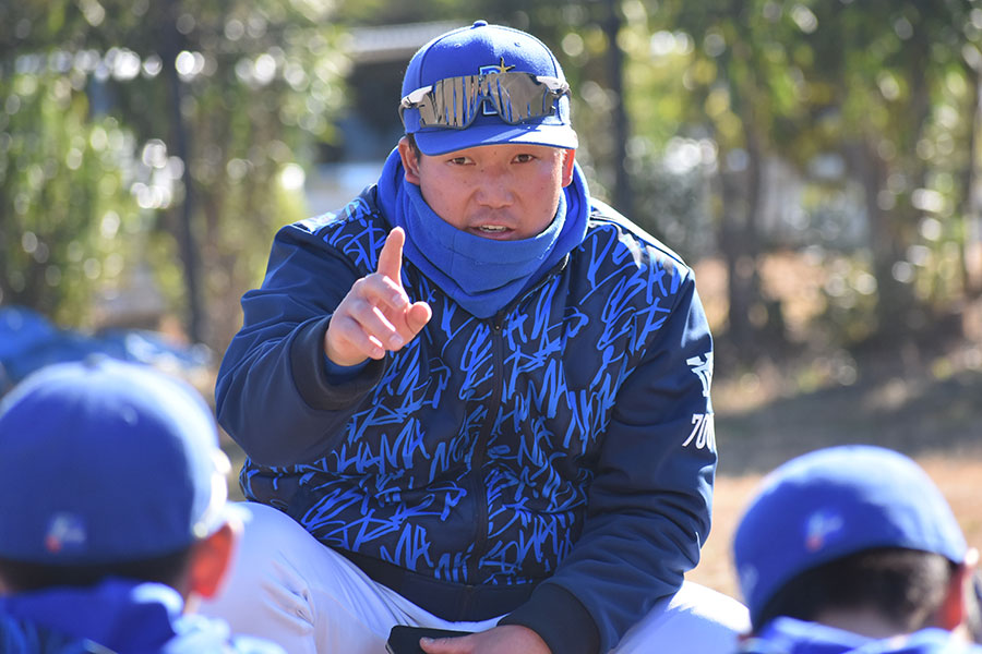 DeNAジュニア・松井飛雄馬監督【写真：高橋幸司】