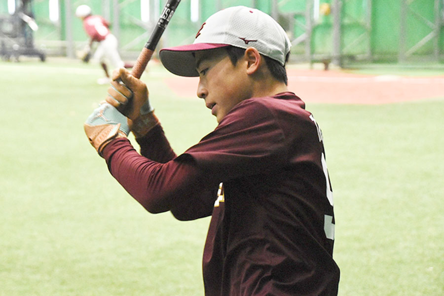 所属チームと楽天ジュニアで主将を務める【写真：川浪康太郎】