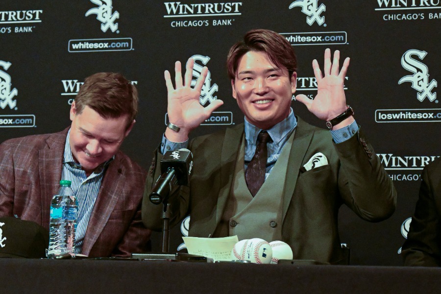 ホワイトソックスの入団会見に臨んだ村上宗隆【写真：ロイター】