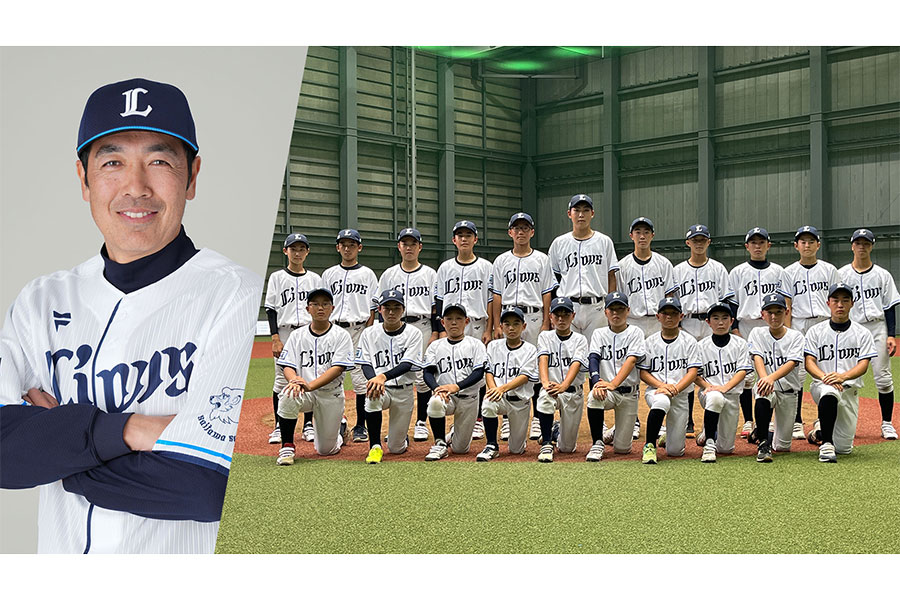 星野智樹監督（左）とライオンズジュニアナイン（c）SEIBU Lions
