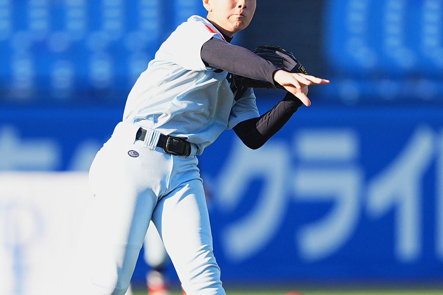 球速アップにも繋がる守備の送球動作とは（写真はイメージ）