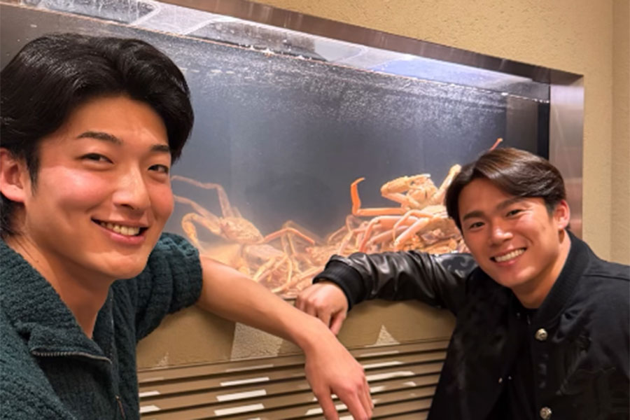 オリックス・山崎颯一郎（左）とドジャース・山本由伸（画像はスクリーンショット）