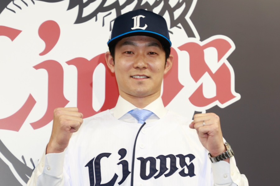 西武入団会見に出席した石井一成【写真：小池義弘】