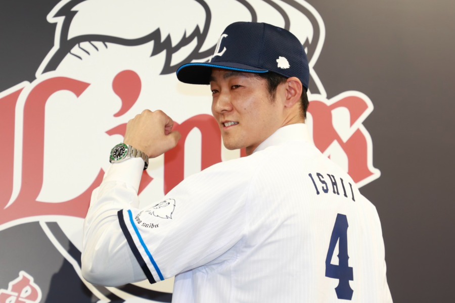西武入団会見に出席した石井一成【写真：小池義弘】