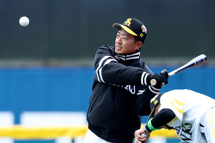 ホークスジュニア・嘉弥真新也監督【写真：加治屋友輝】