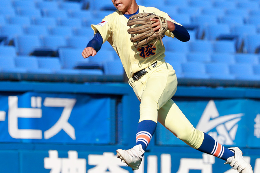 強い送球を投げるためのステップのコツとは（写真はイメージ）