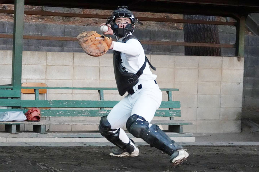 送球練習を行う報徳学園の選手【写真：橋本健吾】