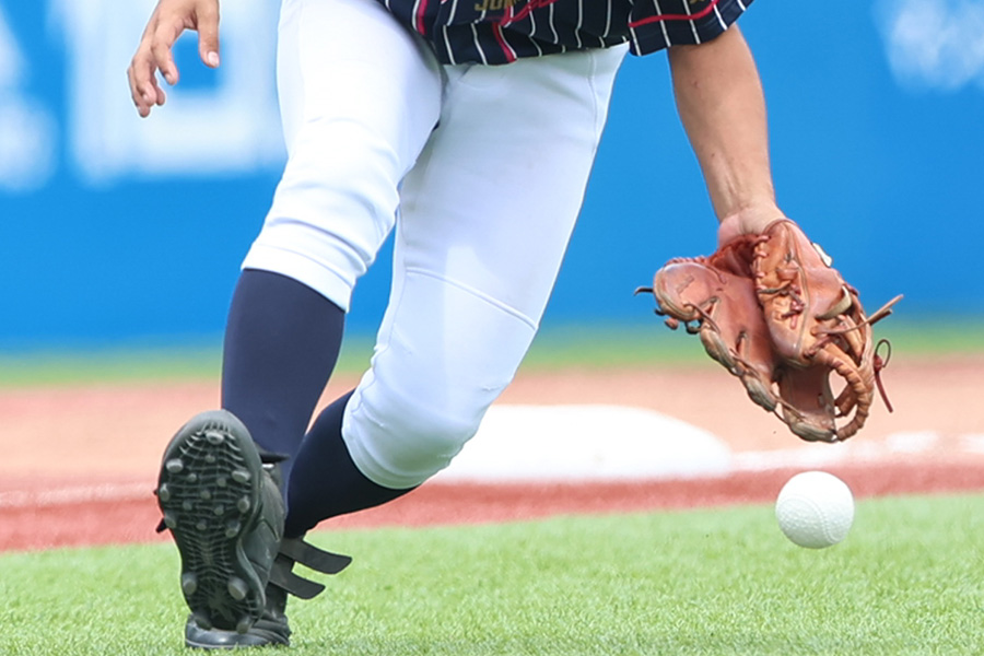 内野手のゴロ捕球で意識すべき動きとは(写真はイメージ)