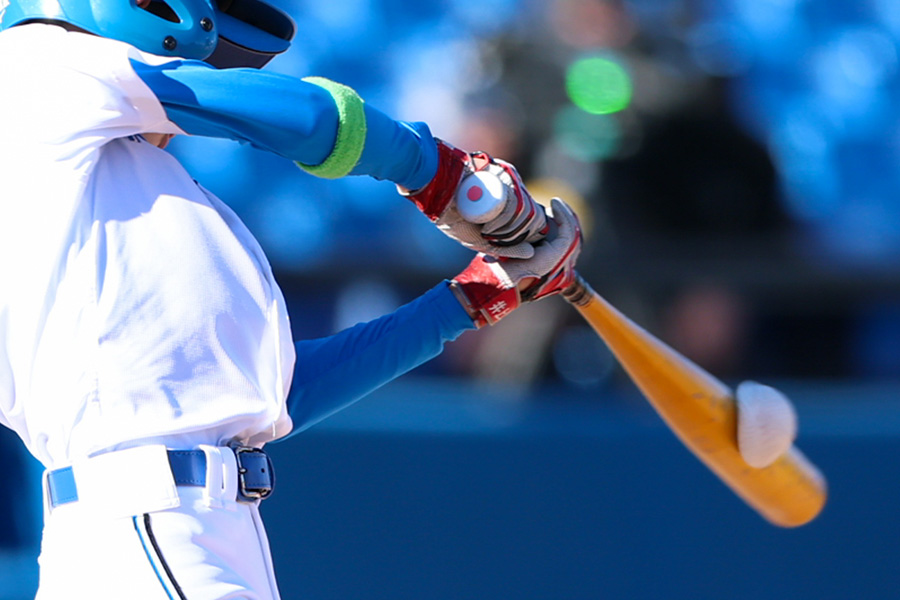 インパクトの瞬間の適切な“後ろ手”の形とは（写真はイメージ）