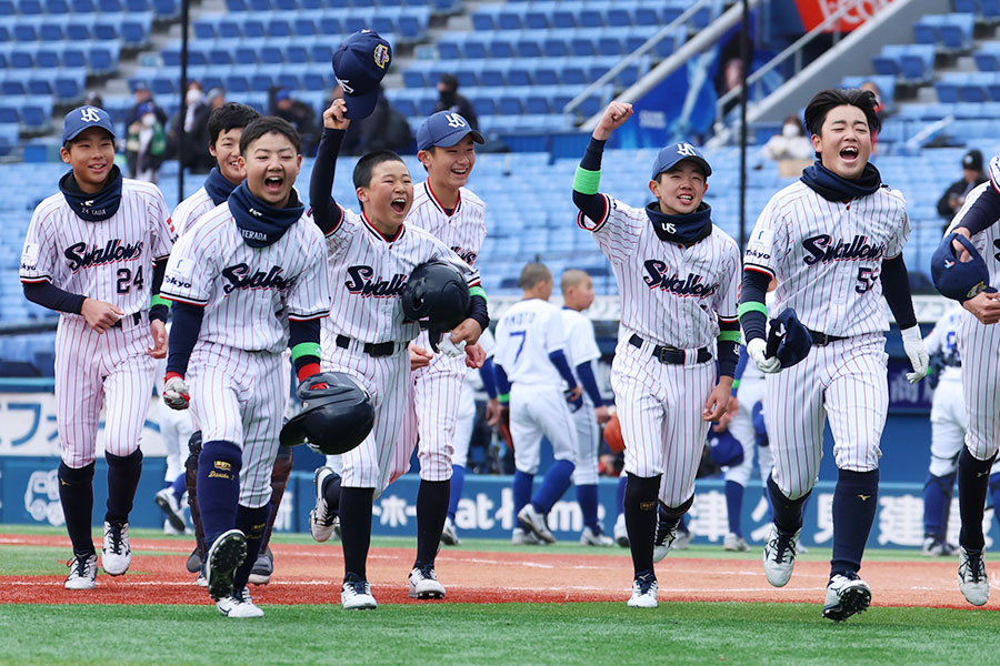 準決勝進出を決めたヤクルトジュニアナイン【写真：加治屋友輝】