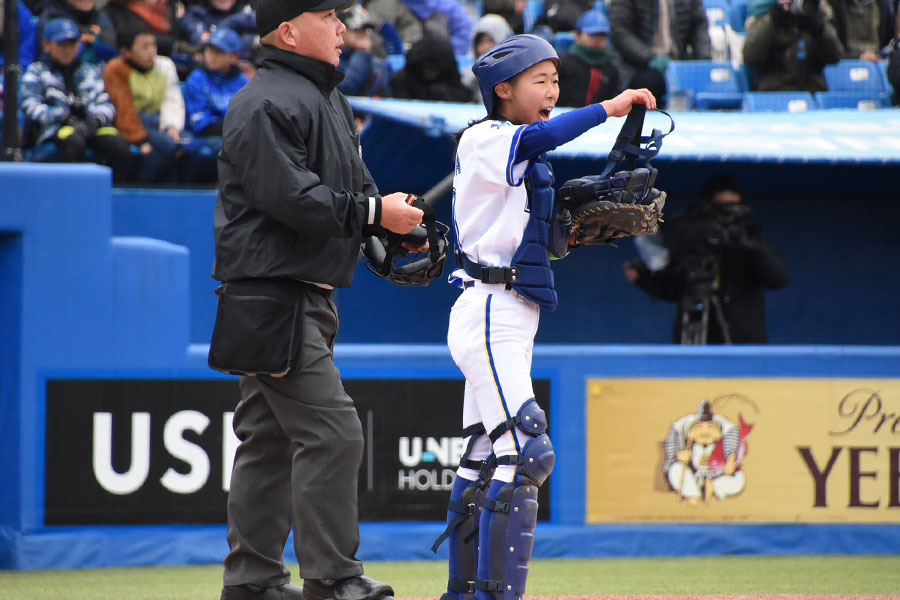 「投手が投げやすいリードを心がけている」と話す【写真：川浪康太郎】