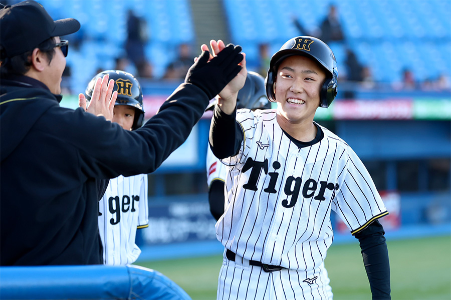 3回に3ランを放った阪神ジュニア・藤井翔慎【写真：加治屋友輝】