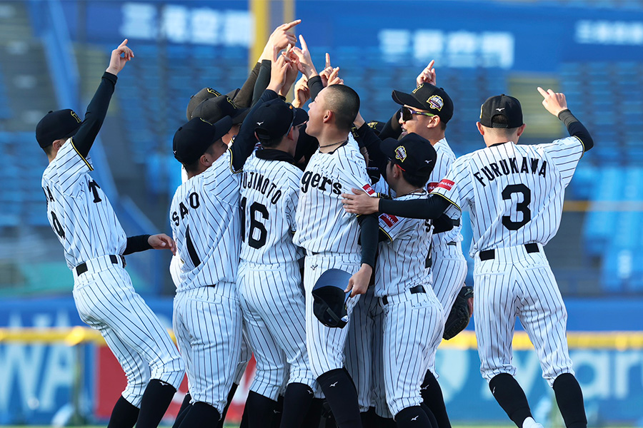 ３年ぶり2度目の頂点に立った阪神ジュニア【写真：加治屋友輝】