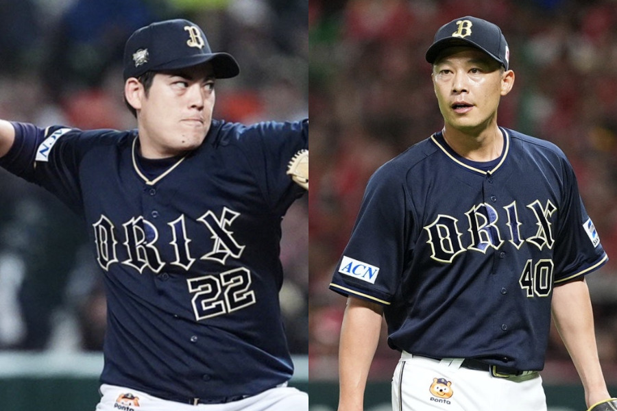 オリックス・九里亜蓮（左）と岩嵜翔【写真：小林靖】